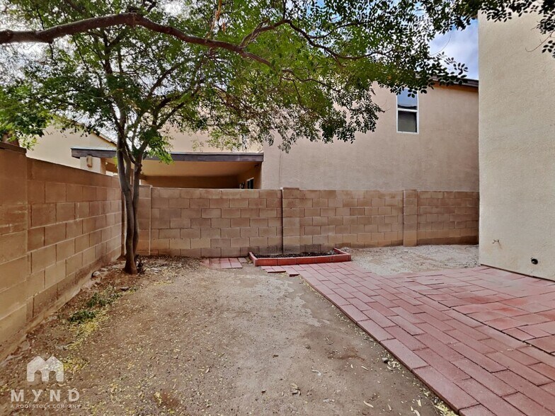 Building Photo - 4230 E Deer Dancer Way