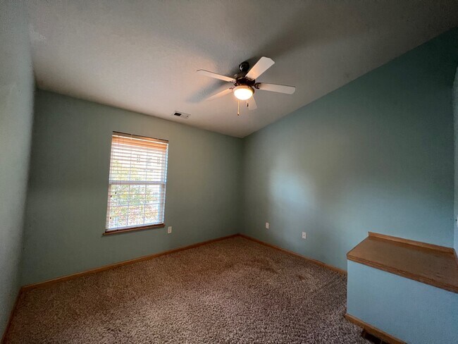 Building Photo - 5558 Kenton Ln
