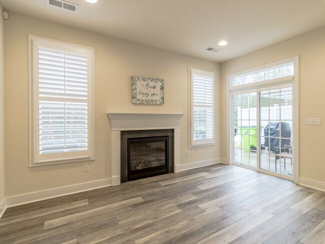 Building Photo - Spacious Furnished 4BR Townhome with First-Floor Owner’s Suite Near Rehoboth Beach - Sawgrass