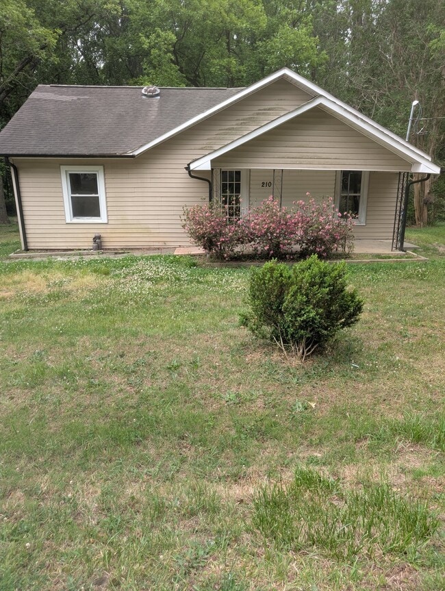 Building Photo - 210 E Maine Ave