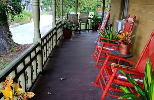 Building Photo - Charming 3BR House in Macon - Walk to Mercer Village and Tatnall Square Park!