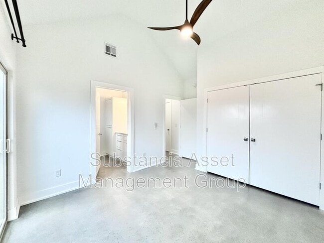 Building Photo - 2800 N McKinley Ave