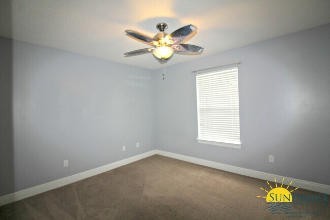 Building Photo - Stunning 4 Bedroom Home in Niceville