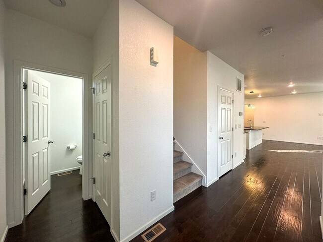 Building Photo - Senderos Creek 3bd paired home