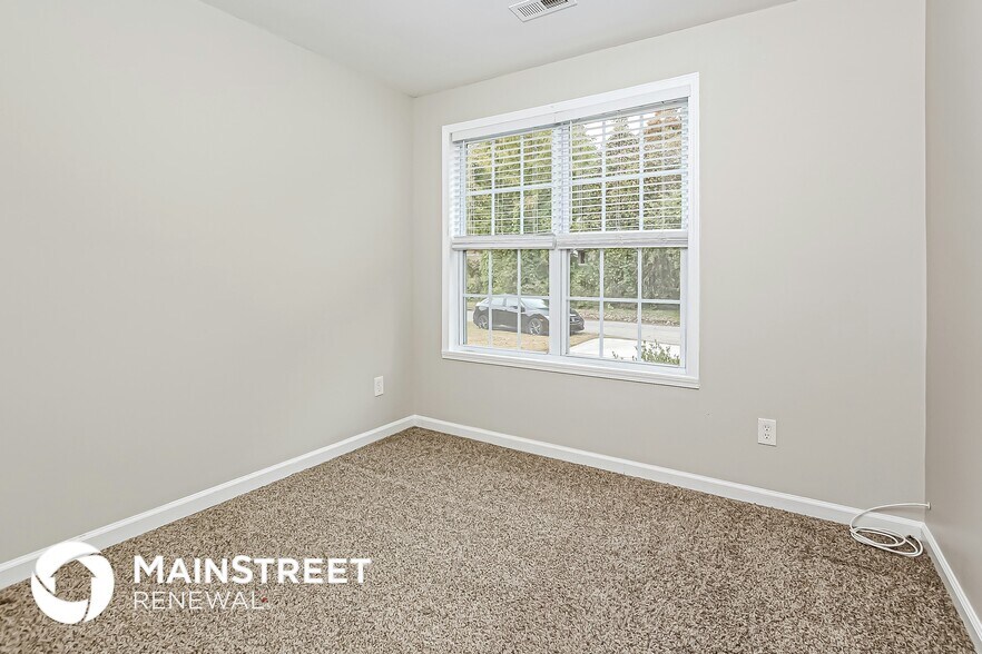 Building Photo - 1850 Adams Ave