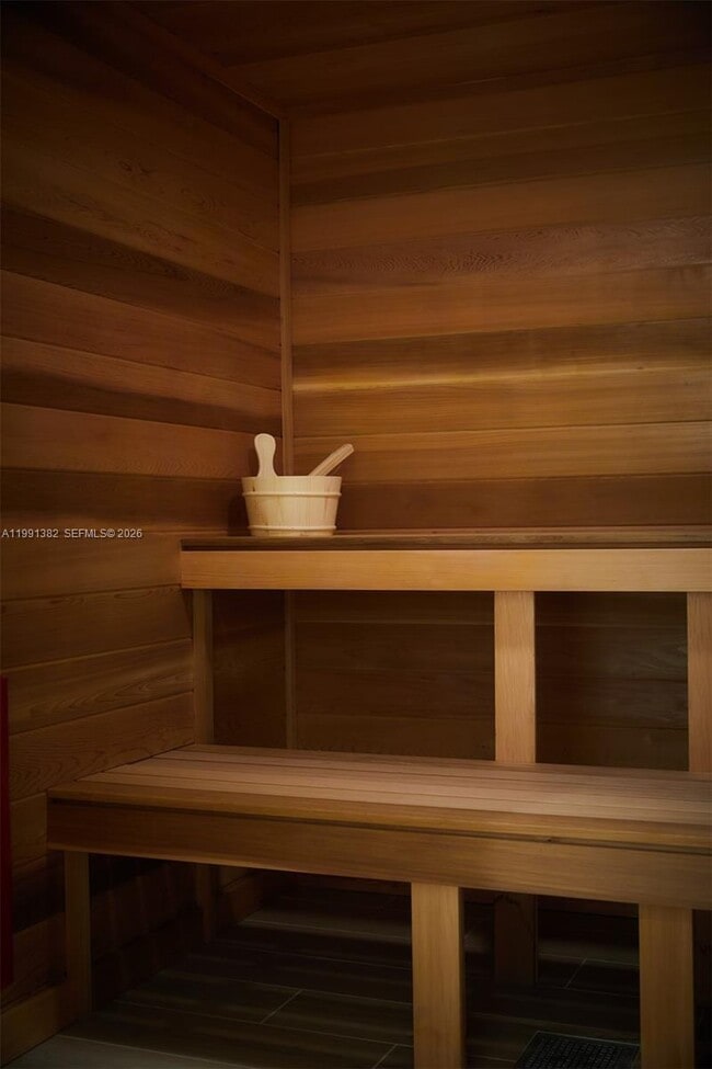 Building Photo - 733 Crandon Blvd