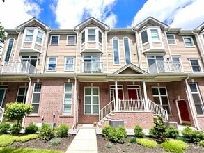 Building Photo - 352 Oswego Ct