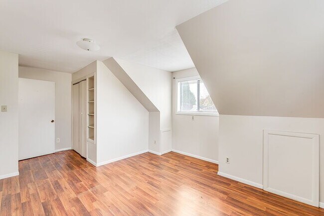 Building Photo - CUTE AND COZY FOUR BEDROOM IN LONGVIEW