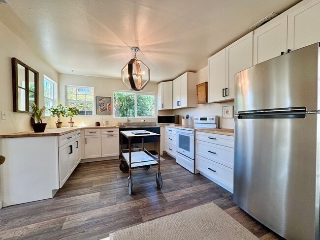 Building Photo - Available For 4+ Months!* Rare Find Furnished Saint Helena Gem, “Upper Tainter” 2 Bedrooms, 2 Bat...