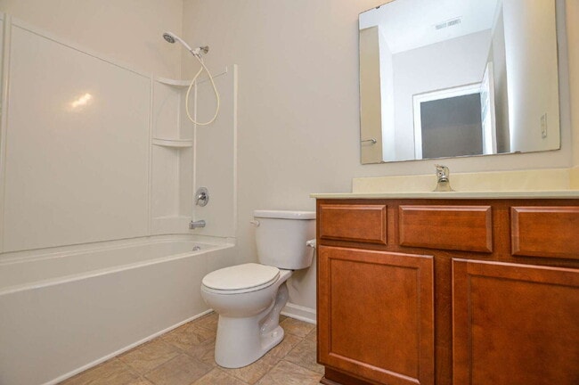 Building Photo - Modern Comfort, Flexible Living, Tailored for You 2 Bedrooms | 2 Bathrooms Edgewater| Lancaster, ...