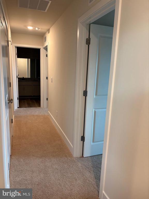 Building Photo - 232 Munsee Cir