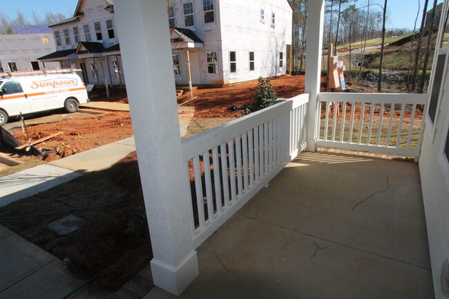 Building Photo - 2BD Townhome minutes from Downtown Pinevil...