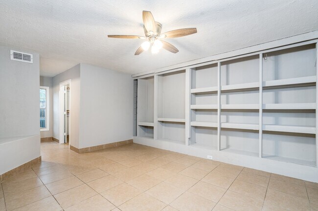 Building Photo - 200 Fannin St