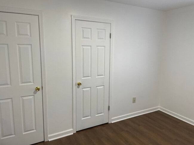 Building Photo - 3 bedroom 1 bath house for rent