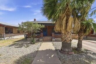 Building Photo - 4410 Trowbridge Dr
