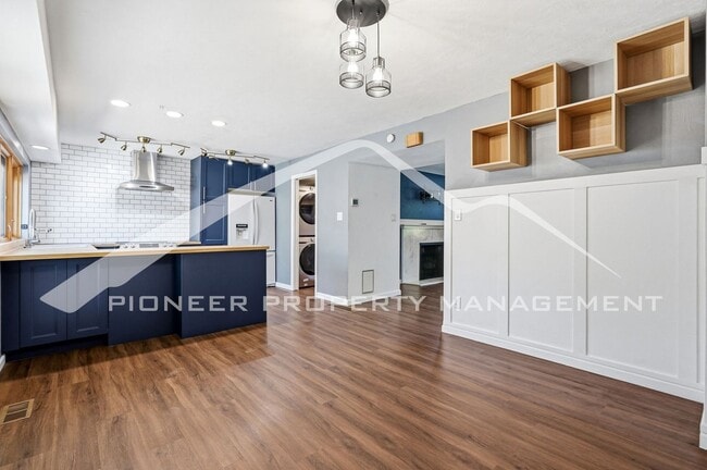 Building Photo - 655 S Xenon Ct
