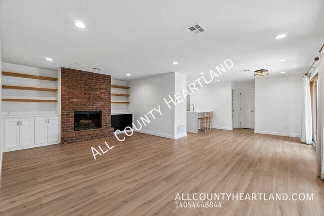 Building Photo - 9009 N May Ave