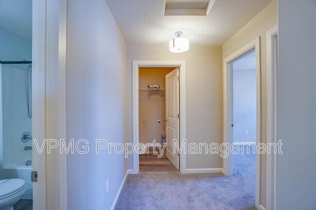 Building Photo - 4013 NE 89th Way