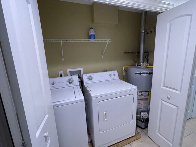 Building Photo - 146 Lower Hillside Dr