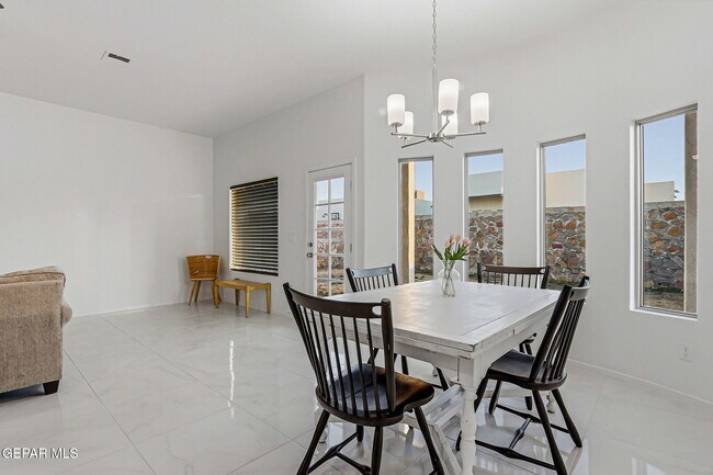 Building Photo - 13808 Paseo Sereno Dr