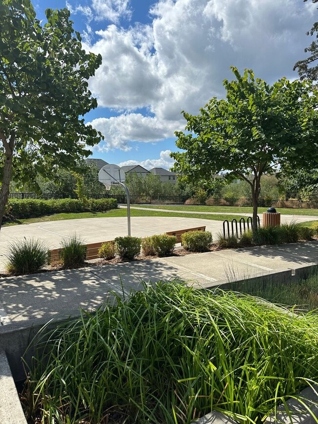 Building Photo - BEAUTIFUL CONTEMPORARY HOME IN BETHANY