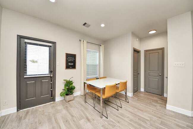 Building Photo - 18410 Avanta Cove Dr