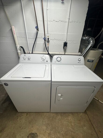 Shared washer/dryer in the basement - 1333 Castlewood Ave