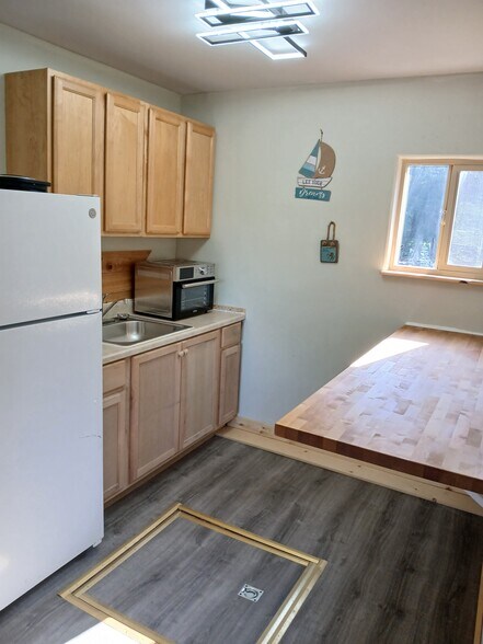 Building Photo - 3936 Svedlund St