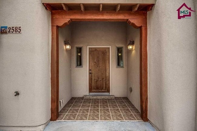 Building Photo - Great 3/2, Awesome Views, Spacious