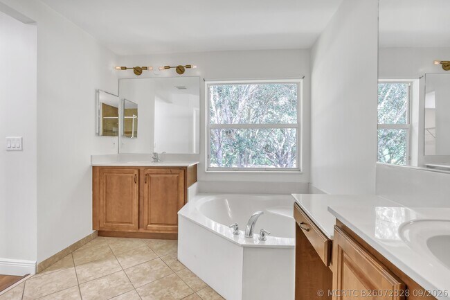 Building Photo - 10585 Cocobolo Way