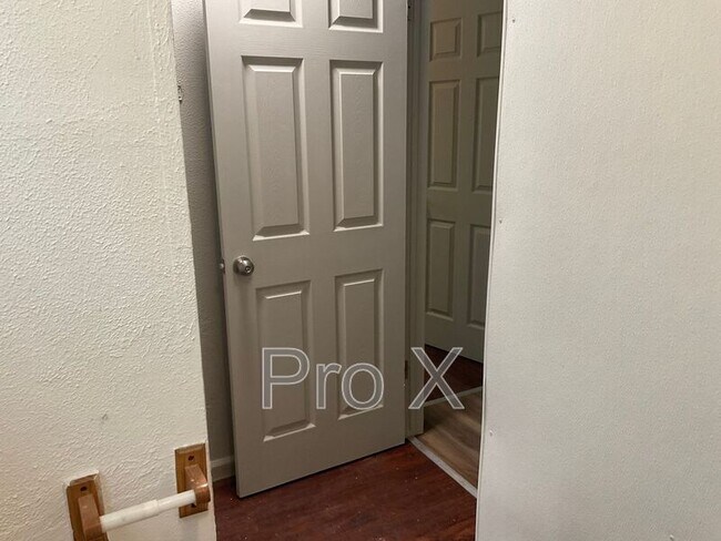 Building Photo - 304 E Park St