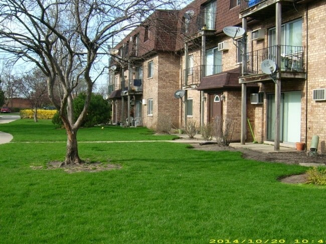 Building Photo - 107 E Dundee Rd