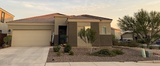 Primary Photo - 1236 E Lester St