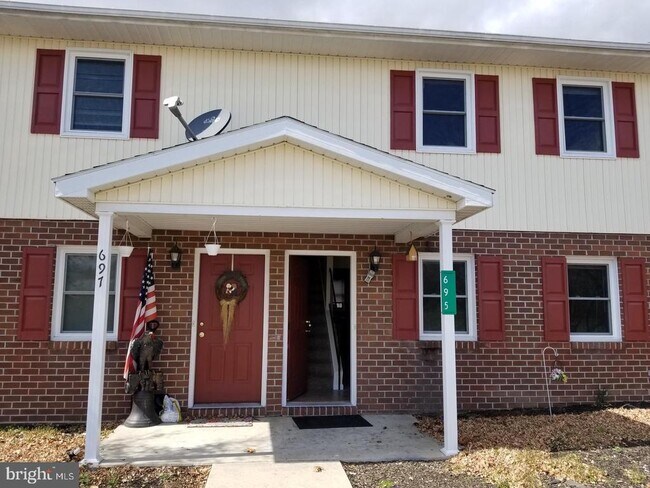 Building Photo - 695 Center Dr