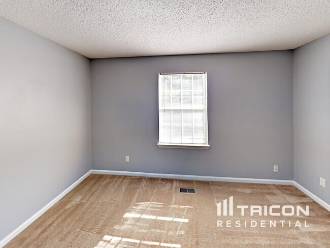 Building Photo - 2906 Laurel Wood Dr