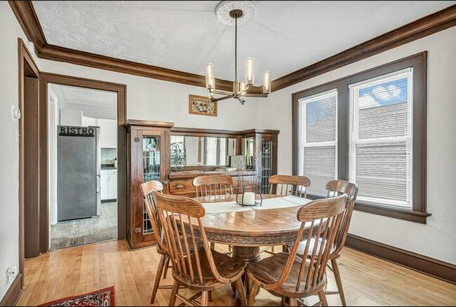 Building Photo - 817 Bell Ave