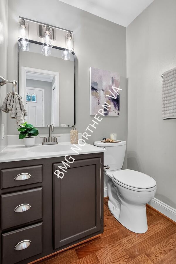 Building Photo - 43790 Laburnum Square