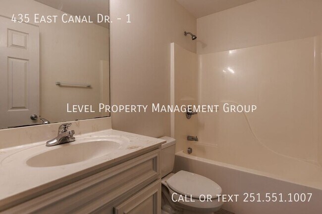 Building Photo - 435 E Canal Dr