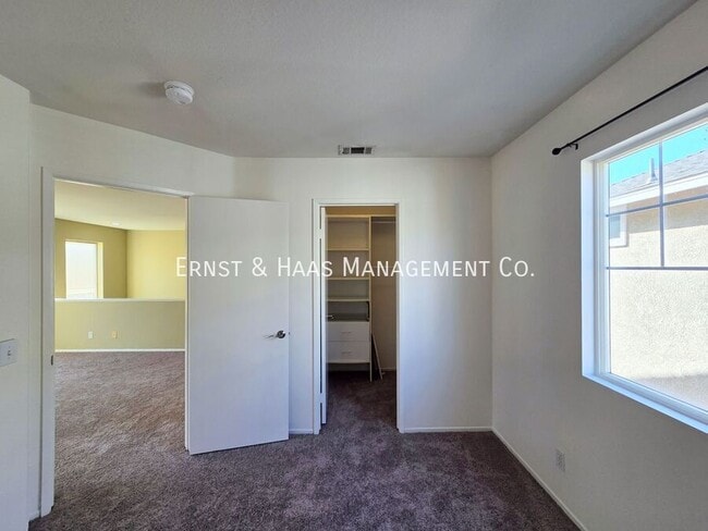 Building Photo - 2931 N Santa Fe Pl