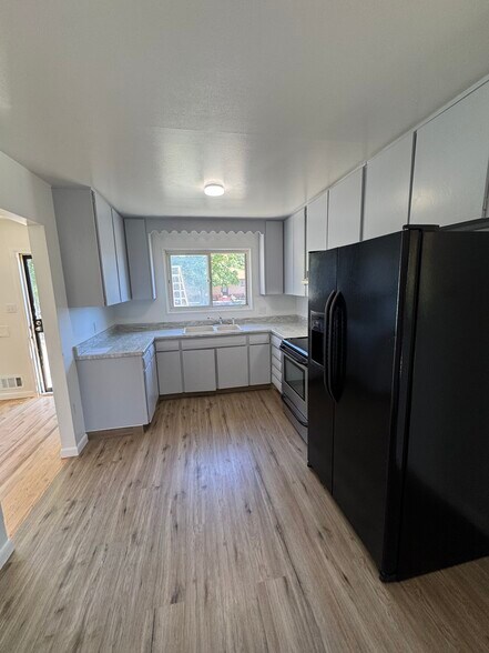 Building Photo - 10831 Blue Jay Ln