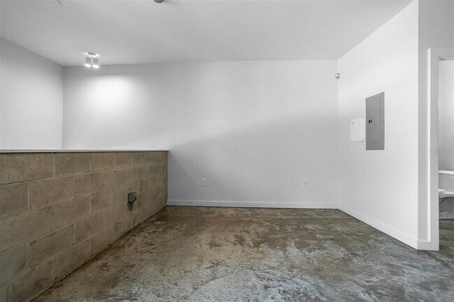 Building Photo - 5008 S MacDill Ave