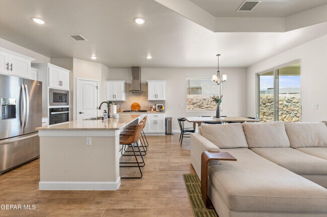 Building Photo - 828 Paseo Solar Dr