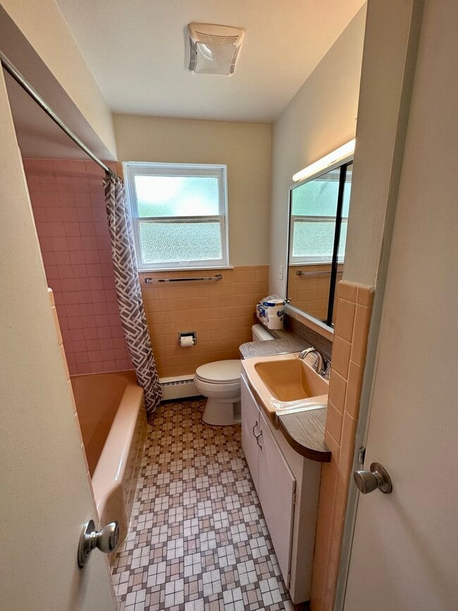 Building Photo - 5640 N Talman Ave