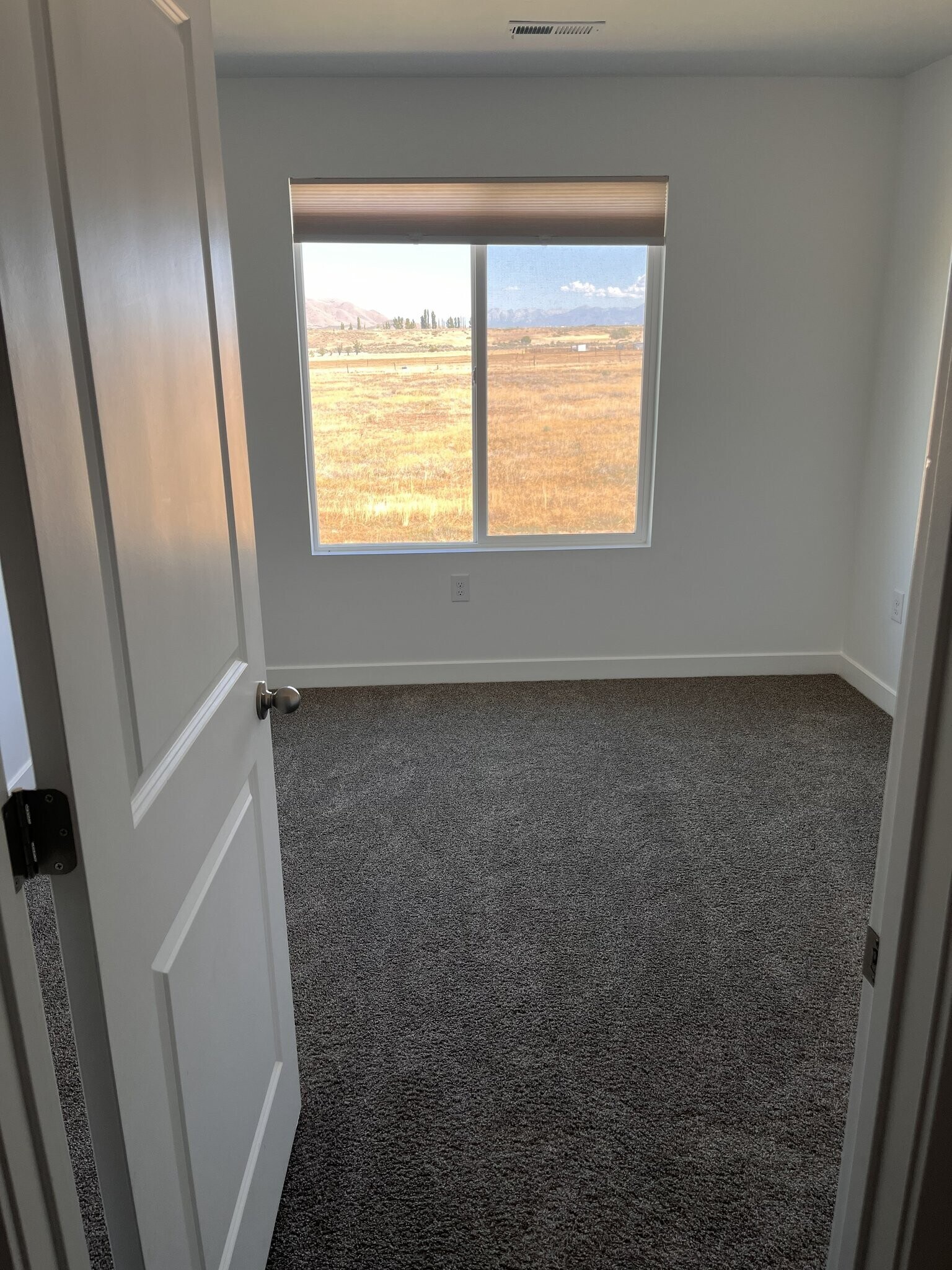 Building Photo - 1022 W Broadleaf Dr
