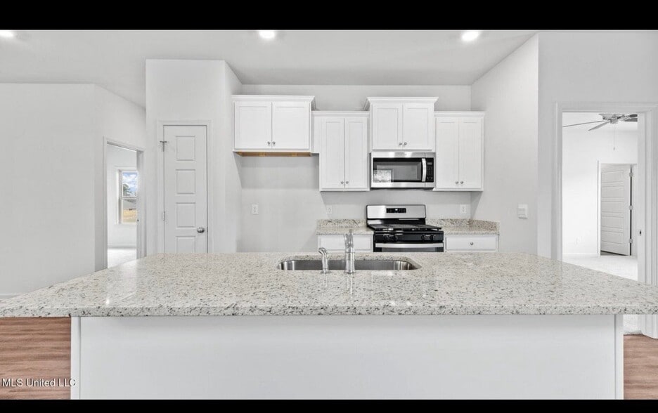 Building Photo - 517 Vista Pointe Dr