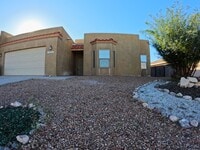 Building Photo - 2210 Dakota Dr