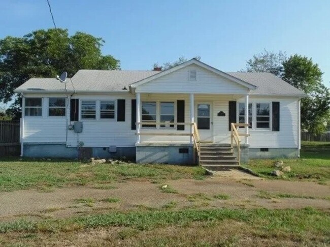 Primary Photo - 961 Iron Bridge Rd