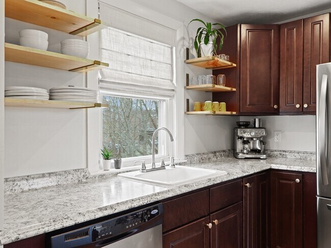 Building Photo - 8 Webster St