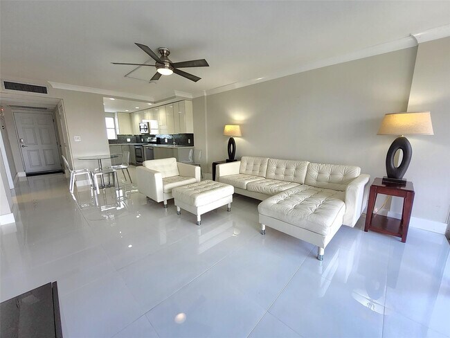 Building Photo - 112 Royal Pk Dr