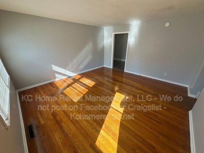 Building Photo - 5216 NE 44th St